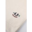 Heren T-shirts Fred Perry M9827.560 - ECRU. Direct leverbaar uit de webshop van www.vipshop.nl/.